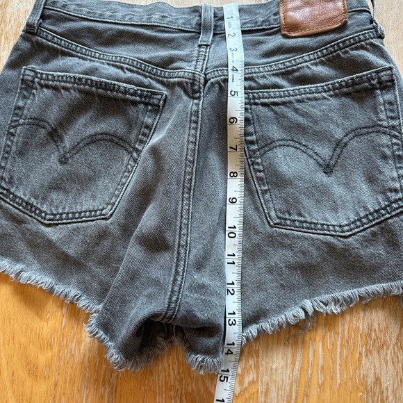 Levi 501 shorts - size 26- black - Picture 4 of 5